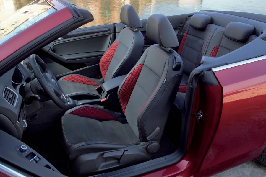  Volkswagen Golf Cabrio 2011 года  (фото 30 из 69)